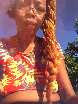 Ladyzee25 online show from 10-16-25, 12:17