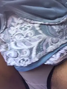 Ladyzee25 online show from 11-18-25, 06:12