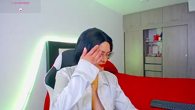 CarolinneFiotti online show from 11-14-25, 02:16