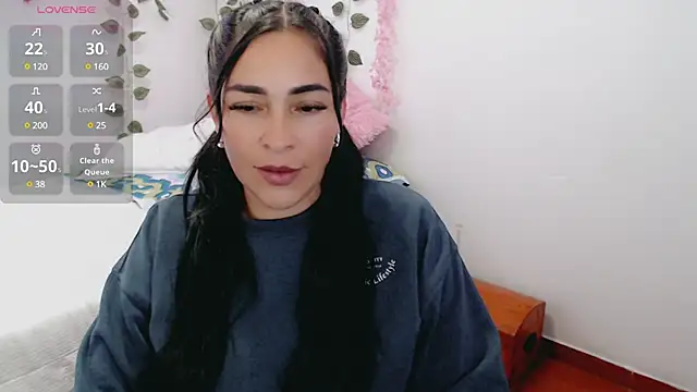 luna lgomez  online show from 03-19-25, 02:24