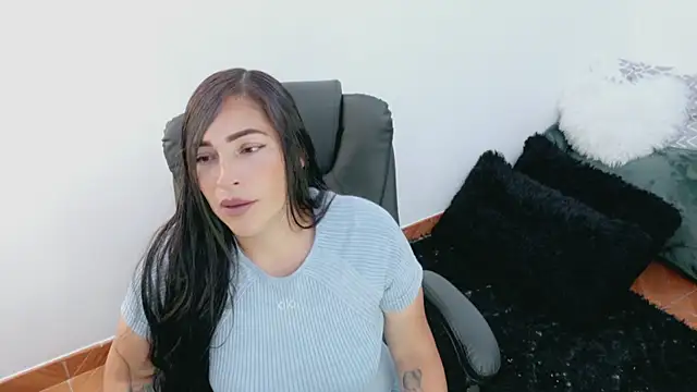 luna lgomez  online show from 05-04-26, 11:50