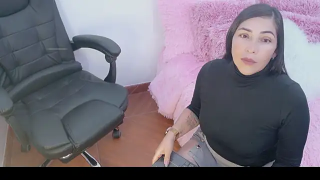 luna lgomez  online show from 06-17-26, 12:13