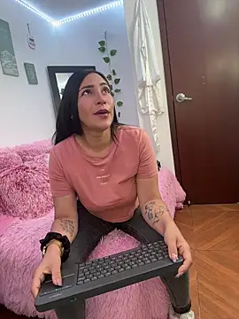 luna lgomez  online show from 06-17-26, 12:18