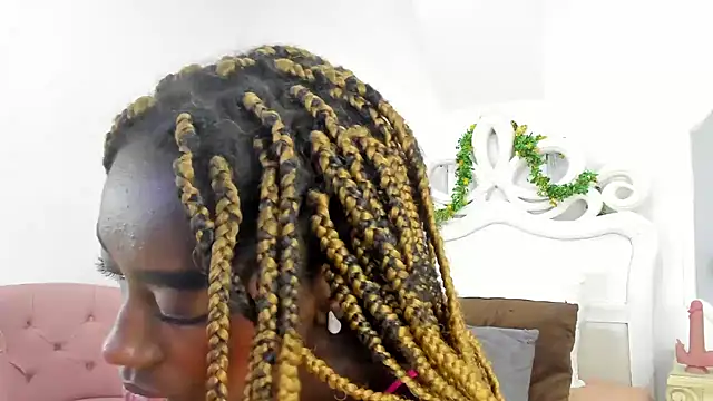 Snapshot of SamantaMarquez chatting on 03-18-25, 07:31 SamantaMarquez online show from 03-18-25, 07:31