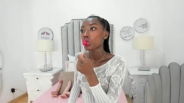 Snapshot of SamantaMarquez chatting on 10-17-25, 08:11 SamantaMarquez online show from 10-17-25, 08:11