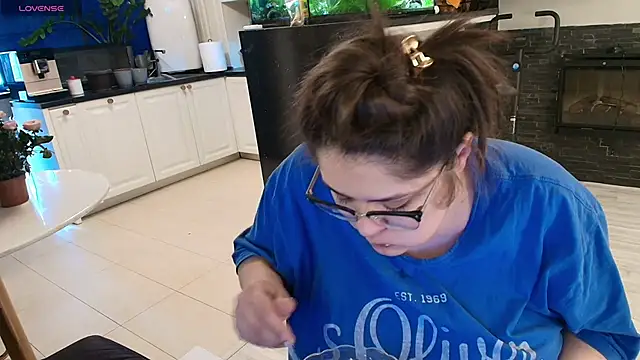 Layla- online show from 03-02-26, 10:22