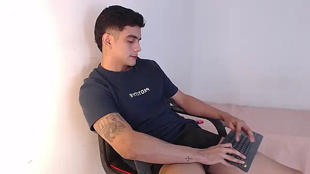 Snapshot of adam_levis17 chatting on 10-02-25, 05:58 adam levis17 online show from 10-02-25, 05:58