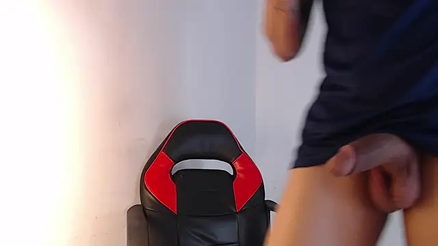 Snapshot of adam_levis17 chatting on 10-18-25, 04:04 adam levis17 online show from 10-18-25, 04:04