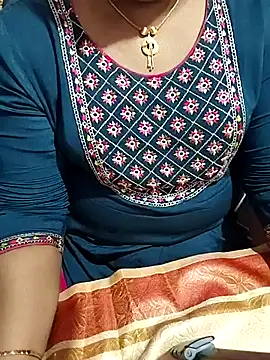 Snapshot of southindian-veena chatting on 03-07-25, 05:49 southindian-veena online show from 03-07-25, 05:49