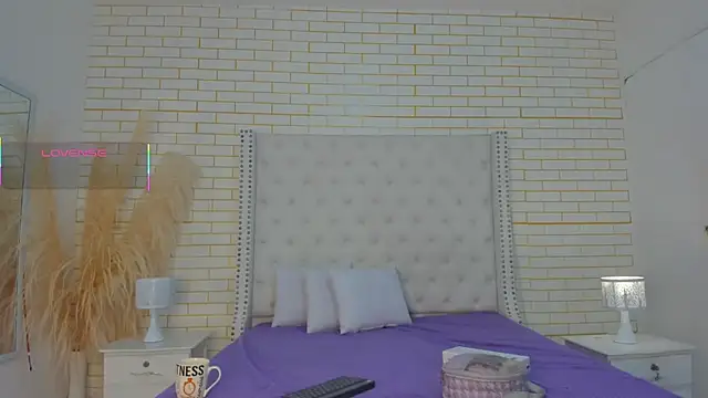 Emilly wilson  online show from 10-10-25, 11:53