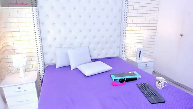 Emilly wilson  online show from 11-21-25, 11:53