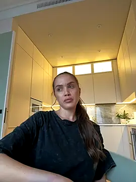 Beverly Hilll online show from 10-28-25, 01:03