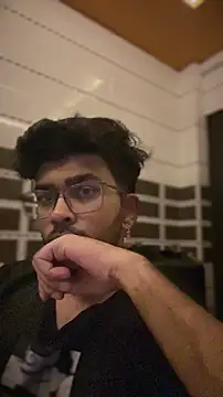 Snapshot of DoctorAlonee46 chatting on 10-18-25, 04:19 DoctorAlonee46 online show from 10-18-25, 04:19