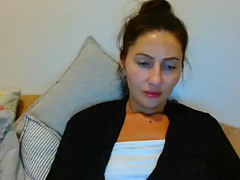Snapshot of Irina9793 chatting on 07-05-26, 07:43 Irina9793 online show from 07-05-26, 07:43