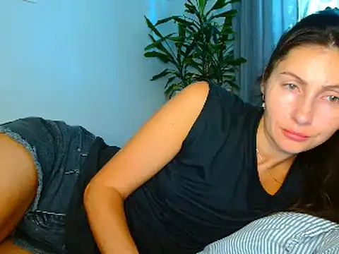 Snapshot of Irina9793 chatting on 07-15-26, 04:40 Irina9793 online show from 07-15-26, 04:40