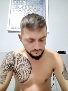 Snapshot of iurinicola chatting on 10-22-25, 04:29 iurinicola online show from 10-22-25, 04:29