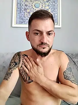 Snapshot of iurinicola chatting on 10-23-25, 12:15 iurinicola online show from 10-23-25, 12:15