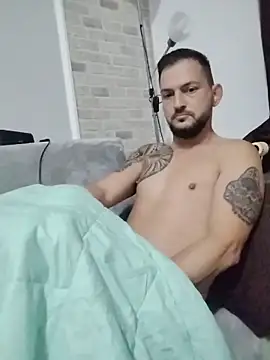 Snapshot of iurinicola chatting on 10-27-25, 12:47 iurinicola online show from 10-27-25, 12:47