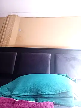 JuicyMilkyTizzy online show from 12-17-25, 07:47