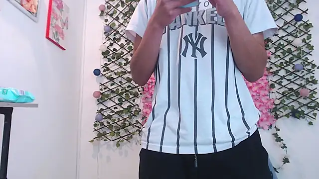 Snapshot of willians___0 chatting on 10-10-25, 04:11 willians 0 online show from 10-10-25, 04:11