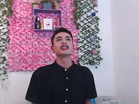 Snapshot of willians___0 chatting on 10-24-25, 03:36 willians 0 online show from 10-24-25, 03:36