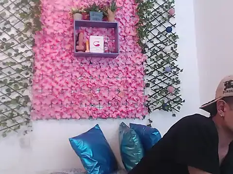 Snapshot of willians___0 chatting on 10-25-25, 01:24 willians 0 online show from 10-25-25, 01:24