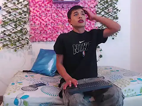 Snapshot of willians___0 chatting on 10-28-25, 03:54 willians 0 online show from 10-28-25, 03:54