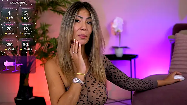 SophiaPotts online show from 10-13-25, 03:28