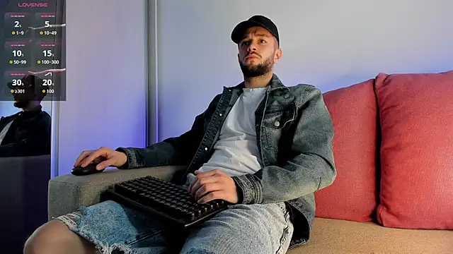 Snapshot of nicholasX1 chatting on 09-25-25, 12:42 nicholasX1 online show from 09-25-25, 12:42