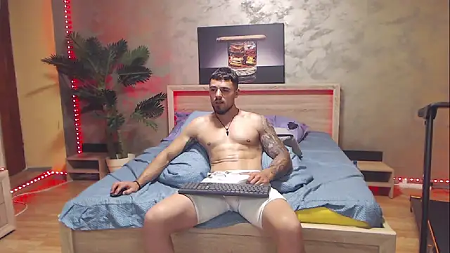 Tiberius hunk online show from 06-25-26, 05:12