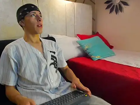 Andrew Wolff online show from 11-04-25, 03:38