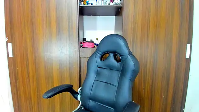 Snapshot of Dreamastercum_ chatting on 09-17-25, 07:37 Dreamastercum online show from 09-17-25, 07:37