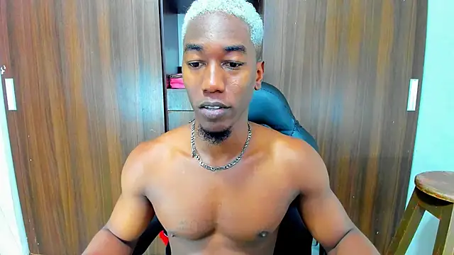 Snapshot of Dreamastercum_ chatting on 09-27-25, 08:25 Dreamastercum online show from 09-27-25, 08:25