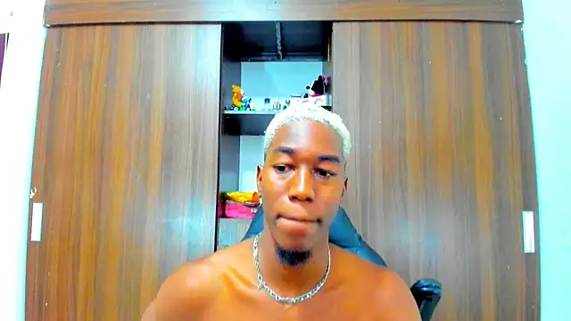 Snapshot of Dreamastercum_ chatting on 10-02-25, 07:54 Dreamastercum online show from 10-02-25, 07:54