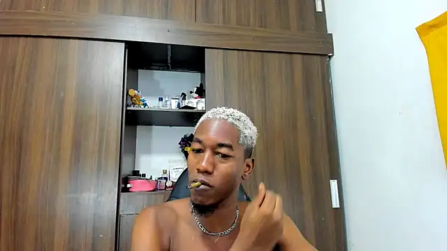 Snapshot of Dreamastercum_ chatting on 10-07-25, 01:30 Dreamastercum online show from 10-07-25, 01:30