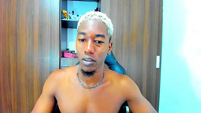 Snapshot of Dreamastercum_ chatting on 10-08-25, 01:42 Dreamastercum online show from 10-08-25, 01:42