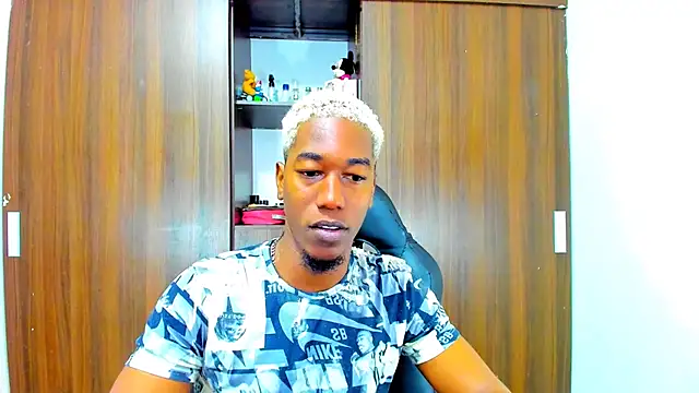 Snapshot of Dreamastercum_ chatting on 10-09-25, 01:53 Dreamastercum online show from 10-09-25, 01:53