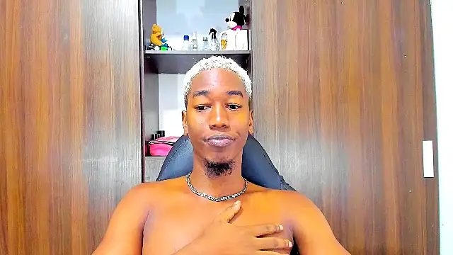 Snapshot of Dreamastercum_ chatting on 10-10-25, 01:21 Dreamastercum online show from 10-10-25, 01:21