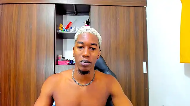 Snapshot of Dreamastercum_ chatting on 10-13-25, 01:22 Dreamastercum online show from 10-13-25, 01:22