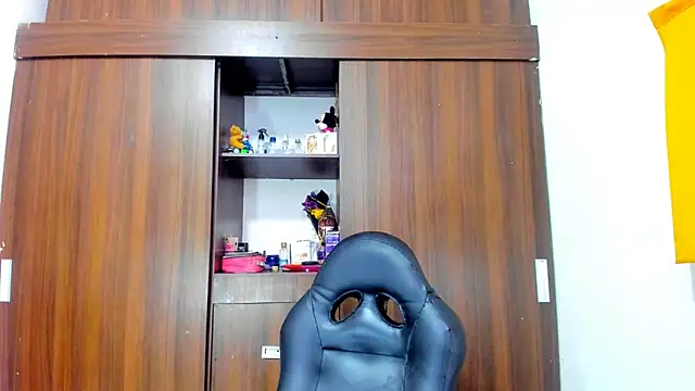 Snapshot of Dreamastercum_ chatting on 10-14-25, 01:12 Dreamastercum online show from 10-14-25, 01:12