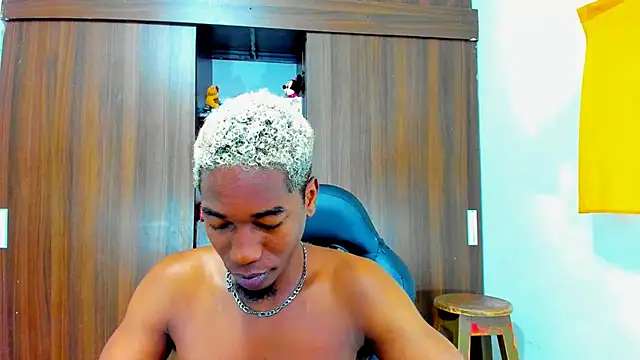 Snapshot of Dreamastercum_ chatting on 10-21-25, 11:44 Dreamastercum online show from 10-21-25, 11:44