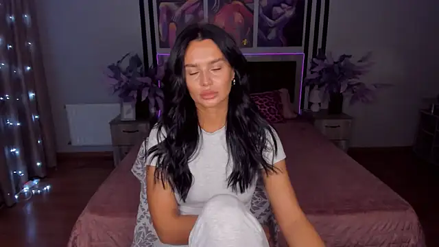 DanaSincere online show from 09-24-25, 04:49