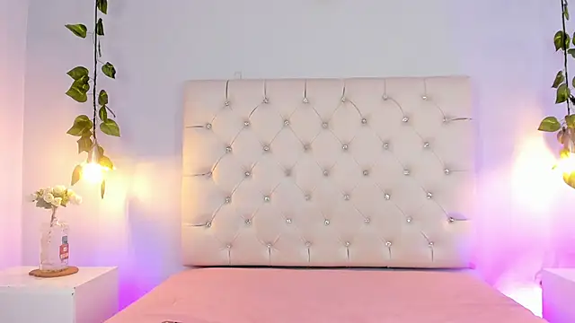 Lia Taylor1 online show from 10-09-25, 01:25