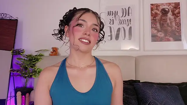 Snapshot of SaritaBratz chatting on 03-28-26, 09:47 SaritaBratz online show from 03-28-26, 09:47