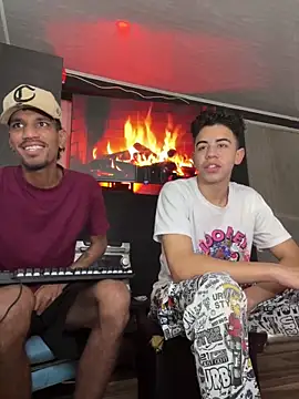 Snapshot of Miguel_bigcock chatting on 03-19-25, 02:35 Miguel bigcock online show from 03-19-25, 02:35