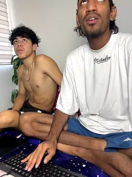 Snapshot of Miguel_bigcock chatting on 09-21-25, 04:41 Miguel bigcock online show from 09-21-25, 04:41