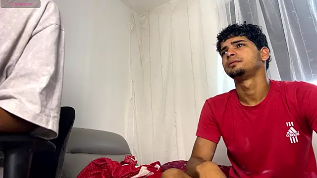 Snapshot of Miguel_bigcock chatting on 12-17-25, 03:51 Miguel bigcock online show from 12-17-25, 03:51