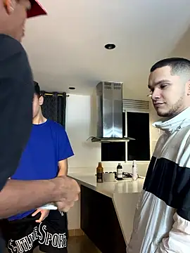 Snapshot of Miguel_bigcock chatting on 01-10-26, 02:35 Miguel bigcock online show from 01-10-26, 02:35