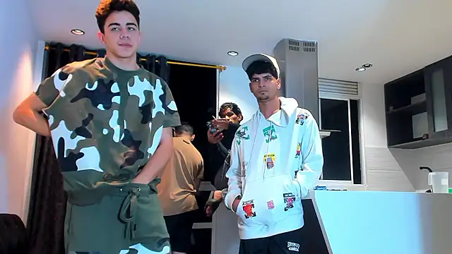 Snapshot of Miguel_bigcock chatting on 01-16-26, 03:43 Miguel bigcock online show from 01-16-26, 03:43