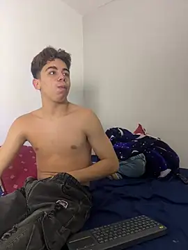 Snapshot of Miguel_bigcock chatting on 02-04-26, 04:40 Miguel bigcock online show from 02-04-26, 04:40